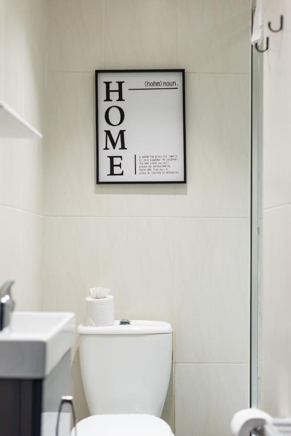 Lovely 1-Bedroom Apartment In เอดินบะระ ภายนอก รูปภาพ
