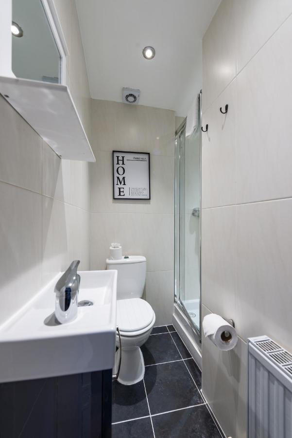 Lovely 1-Bedroom Apartment In เอดินบะระ ภายนอก รูปภาพ